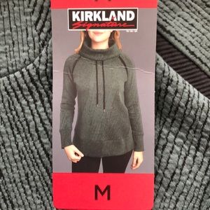 NWT Ladies Pullover
